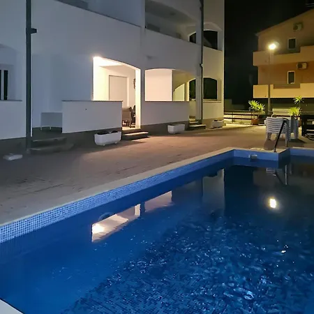 In Okrug Gornji 公寓