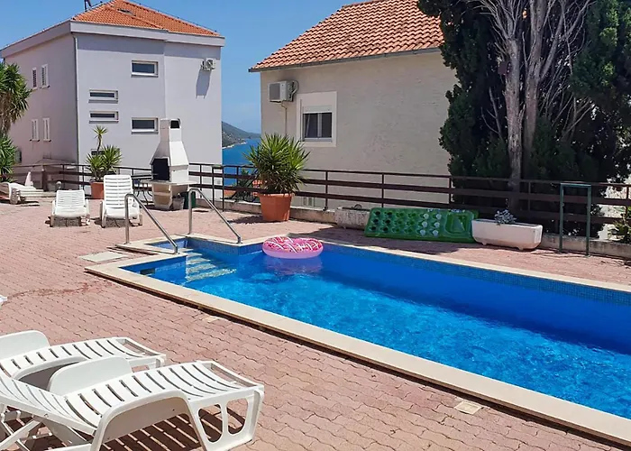 公寓 In Okrug Gornji 特罗吉尔