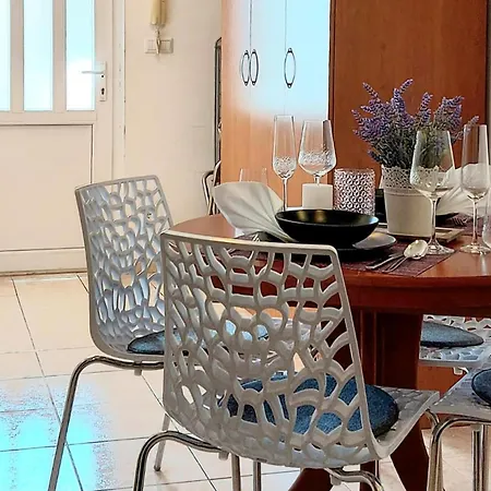 Pet Friendly In Okrug Gornji Apartament *